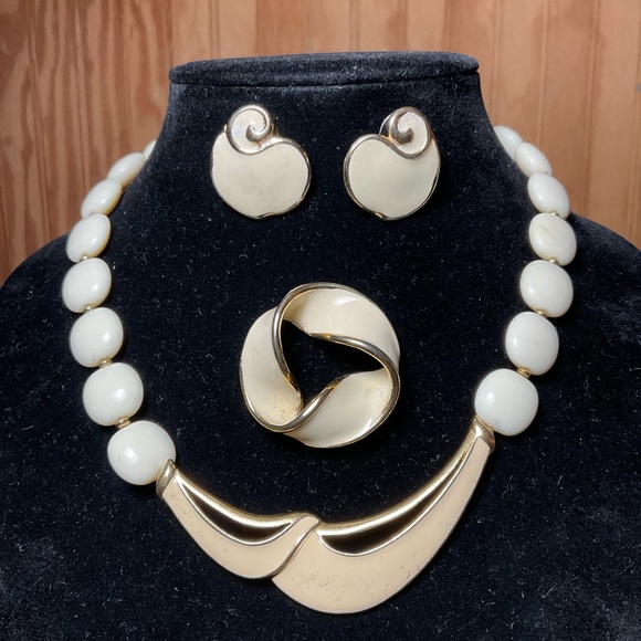 Trifari Jewelry - TRIFARI Necklace with earrings and brooch